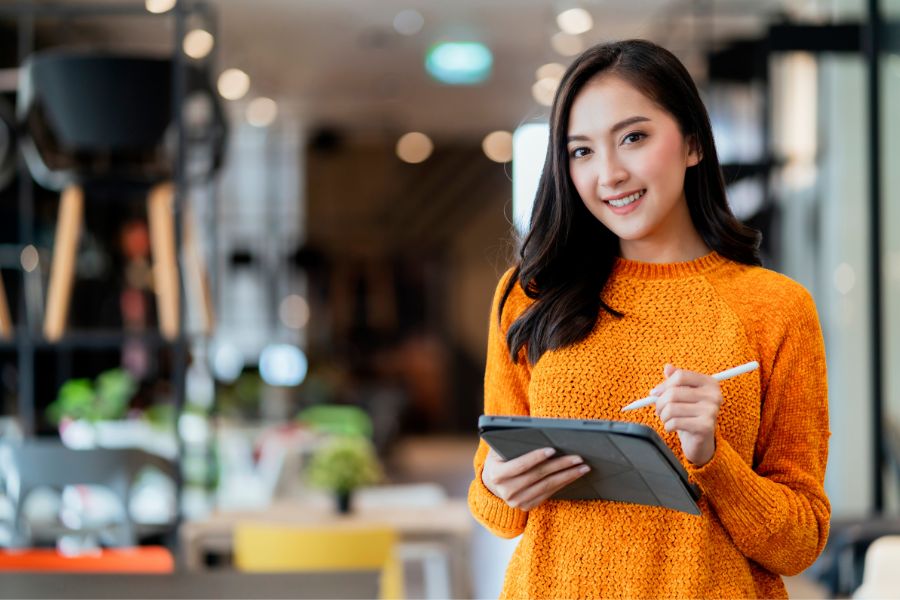 MARKETER-CO-dANG-‘MAC-BAY’-LAM-DUNG-THU-THUAT-DIGITAL-MARKETING-1.jpg